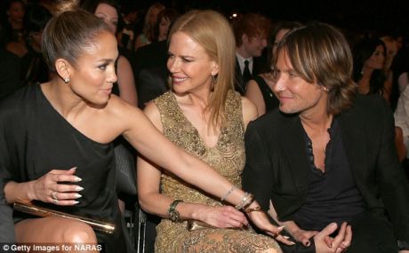 "Diamond/Locked Out of Heaven"-Jennifer Lopez, Harry Connick Jr., Keith Urban