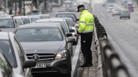 Απαγόρευση κυκλοφορίας: Μπαίνει νέος κόφτης σε αριθμό και χρόνο για τις εξόδους