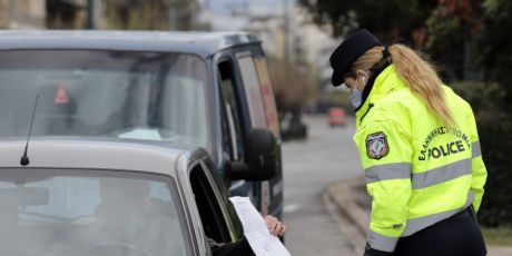 Απαγόρευση κυκλοφορίας: Διπλασιασμός προστίμων, 300 ευρώ και αφαίρεση πινακίδων από το Μεγάλο Σάββατο