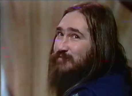 Γκράφιτι στη μνήμη του Τζίμη Πανούση στο κέντρο της Αθήνας 