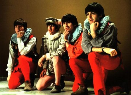 1964: Οι Beatles παίζουν Shakespeare το ‘A Midsummer Nights Dream’ για την Βρετανική TV, o John στον γυναικείο ρόλο της Thisbe