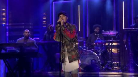  O Justin Bieber με τους Roots στον Jimmy Fallon