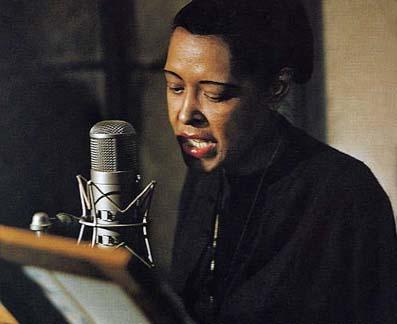 2 ζωντανές εμφανίσεις της Billie Holiday, 62 χρόνια από τον θάνατο της