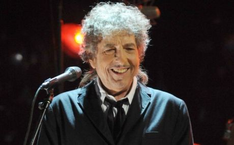 Bob Dylan: Ξαναγράφει τραγούδια του και τα εικονογραφεί για έκθεση στο Λονδίνο