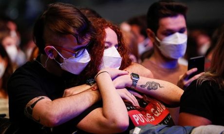 Τι σημαίνει για την Ελλάδα το επιτυχημένο πείραμα της Βαρκελώνης σχετικά με τις συναυλίες σε κλειστούς χώρους;