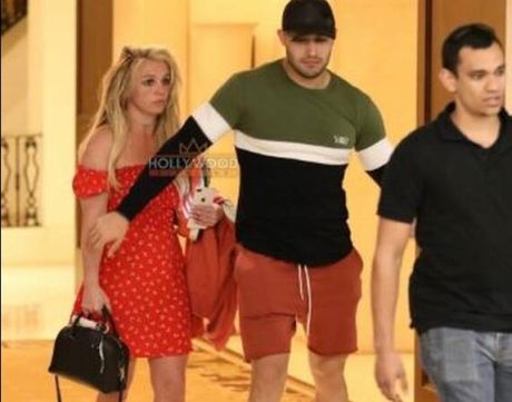 Οι πρώτες φωτογραφίες της Μπρίτνεϊ Σπίαρς μετά την εισαγωγή της σε ψυχιατρική κλινική