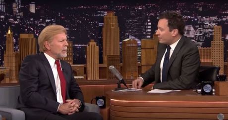 Ο Bruce Willis με μαλλιά τύπου 'Donald Trump' στον Jimmy Fallon...