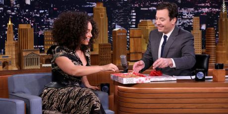 H Alicia Keys μιμείται Adele, Janis Joplin