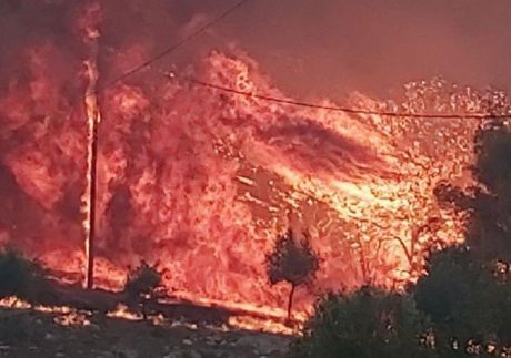 Υπό μερικό έλεγχο η πυρκαγιά στην Ζάκυνθο, η νύχτα θα είναι δύσκολη 
