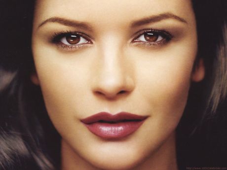 Catherine Zeta-Jones για Weinstein: Τέλος στους «προϊστορικούς» χοντράνθρωπους 