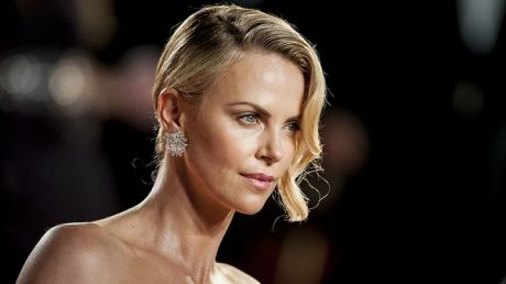 Αγνώριστη η Charlize Theron, πήρε 22 κιλά για τη νέα της ταινία