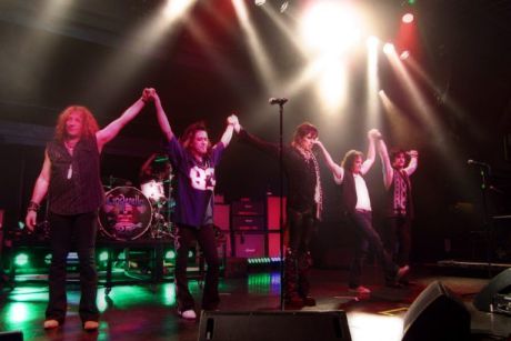 Gary Corbett οργανίστας στους Cinderella, πέθανε 62 ετών, το 2ο μέλος τους που πέθανε την ίδια μέρα