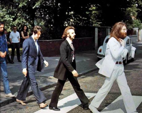 Πώς μπορώ να μάθω στους νεότερους να ακούνε Beatles και άλλους που αγαπώ;