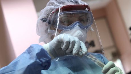 Υπάρxει λόγος σοβαρός να προσέχουμε: 606 διασωληνωμένοι και 121 θάνατοι