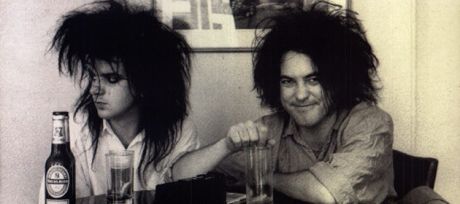 Σούπερ: Crystal Castles - Not In Love ft. Robert Smith των Cure