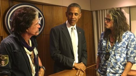 O Obama συνάντησε 2 από τους Aerosmith 