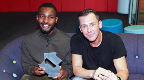 Funky Friday-Dave and Fredo, Νο 1 στην Αγγλία