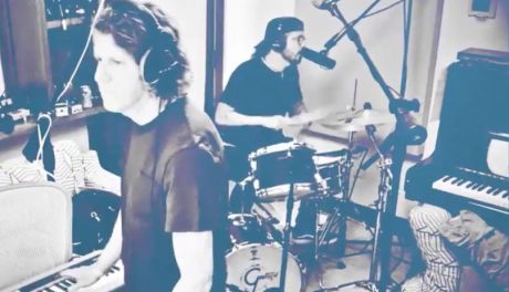 Dave Grohl & Greg Kurstin διασκευάζουν Bob Dylan “Rainy Day Women #12 & 35”: 