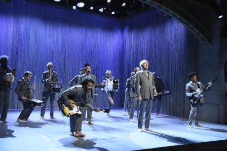 Εντυπωσιακός ο David Byrne στην επιστροφή του μετά από 31 χρόνια στο Saturday Night Live