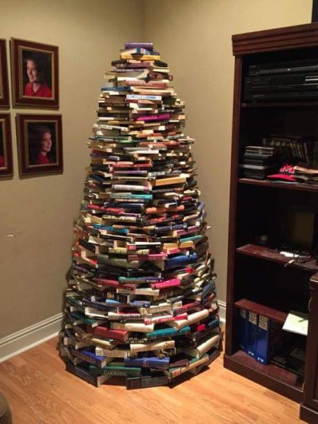 Χριστουγεννιάτικο δένδρο με βιβλία