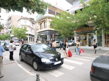 Οδική συμπεριφορά, λείπει η παιδεία, αλλά και η τροχαία