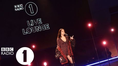 Η Dua Lipa διασκευάζει Arlo Parks το “Eugene”