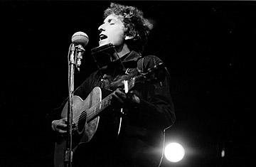 Σχεδον 50 χρονια πριν ο Bob Dylan στο Newport 