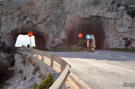 Κλείνει η Αθηνών – Σουνίου για 20 μέρες – Ρωγμή στον βράχο στις «Τρύπες του Καραμανλή»