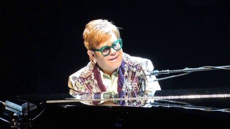 Το χρονικό της κατάρρευσης του Έλτον Τζον στη συναυλία του Όκλαντ