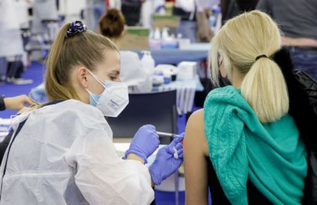 Το εγχειρίδιο όσων δεν θέλουν τα εμβόλια και τι θέλουν όσοι τα κάνουν