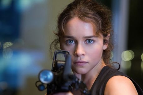 Το πόστερ του Terminator Genisys βασίστηκε "στα κάλλη" της Emilia Clarke...