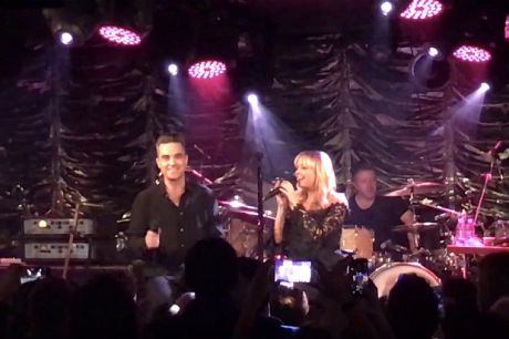 Robbie Williams & Emma Bunton - 2 Become 1