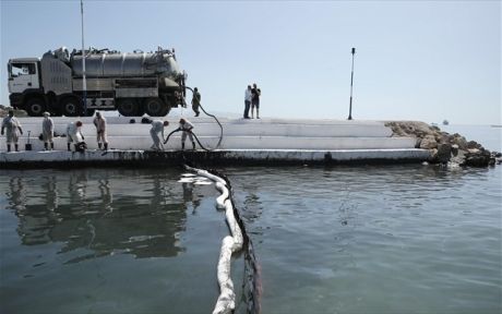 Νέο σχέδιο αντιμετώπισης της πετρελαιοκηλίδας στον Σαρωνικό