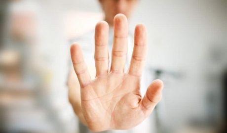 5 σημάδια ότι δίνετε πάρα πολλά στους άλλους και κινδυνεύετε να σας εκμεταλλευτούν. Προσοχή στο 3ο!