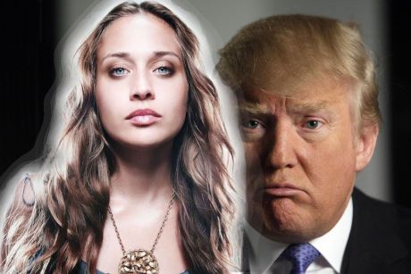 H Fiona Apple τραγουδά Χριστουγεννιάτικο στον Donald Trump: Fuck You