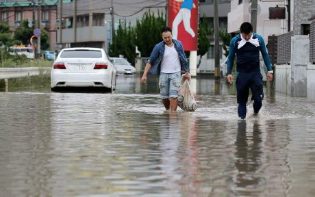 Τουλάχιστον 38 νεκροί από τις καταρρακτώδεις βροχές στην Ιαπωνία