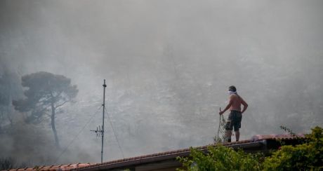 Ατελείωτο το μαρτύριο με τις φωτιές, ανεξέλεγκτη η φωτιά στα Βίλια