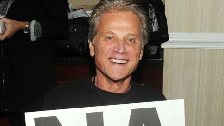 Gary DeCarlo τραγουδιστής στο  'Na Na Hey Hey Kiss Him Goodbye' πέθανε 75 ετών