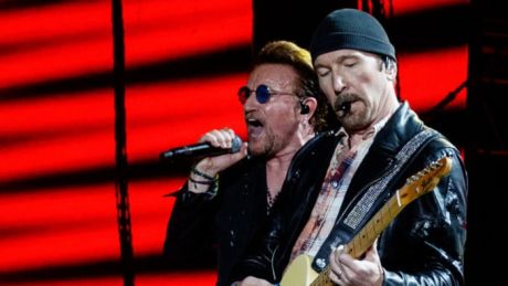 Οι U2 στο Bonnaroo τραγούδησαν Red Hot Chili Peppers 