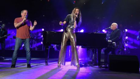 Billy Joel στο Madison Square Garden με Miley Cyrus, Paul Simon