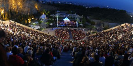 Ο Γιάννης Χαρούλης στο Θέατρο Γης, άλλο ένα 'δικό του καλοκαίρι'