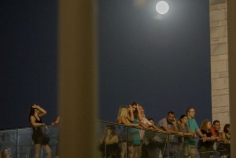 «Γιορτή της πανσελήνου του καλοκαιριού» στη πλατεία στο Μέγαρο Μουσικής Θεσσαλονίκης