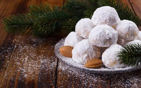Πόσες θερμίδες θα καταναλώσετε με τα γλυκά των Χριστουγέννων