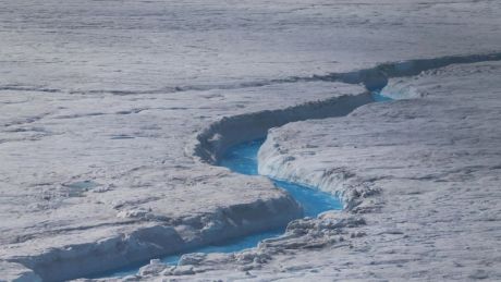 Η NASA ανακάλυψε τεράστιο κρατήρα πρόσκρουσης κάτω από τους πάγους της Γροιλανδίας