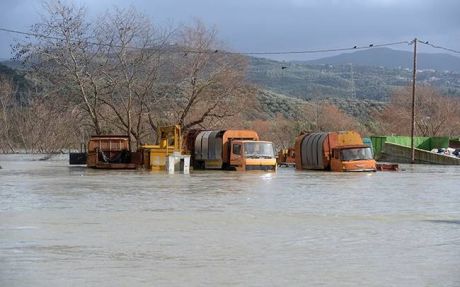 Βιβλικές καταστροφές από τις βροχοπτώσεις-Στα δύο κόπηκε η Αιτωλοακαρνανία