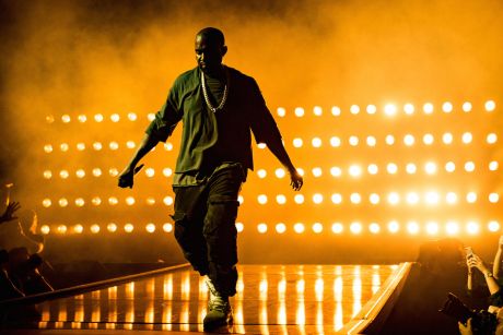 Kanye West -Flashing Lights (feat, Dwele)