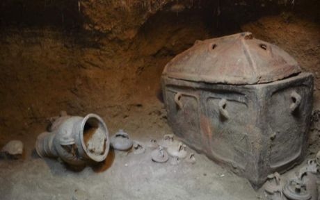 Εντυπωσιακό εύρημα: Ανακαλύφθηκε ασύλητος θαλαμοειδής τάφος στην Ιεράπετρα