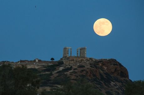 Δεκαπενταύγουστος με μικρότερη πανσέληνο φέτος λόγω του σεληνιακού απογείου