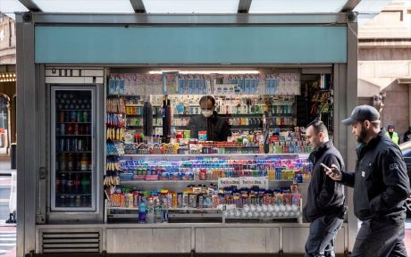 Ωραία η αντίσταση στα εμβόλια, αλλά η οικονομία μας δεν θα αντέξει αυτή την αβεβαιότητα 