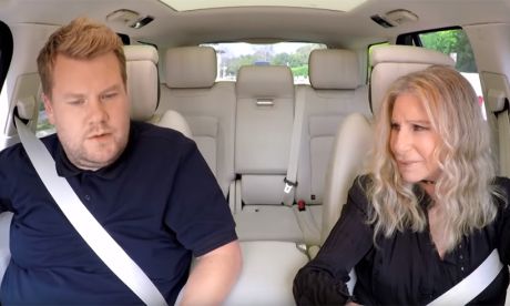 Απολαυστική Barbra Streisand, τραγουδά Cardi B στον James Corden